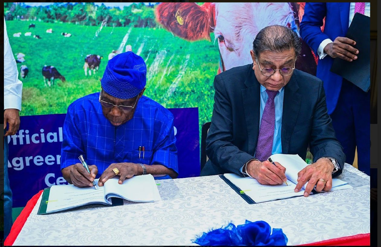 Signing the MoU: Chief Olusegun Obasanjo Chairman of Obasanjo Farms Limited and Mr. Vikram Agarwal, Global Chief Operations Officer Danone.